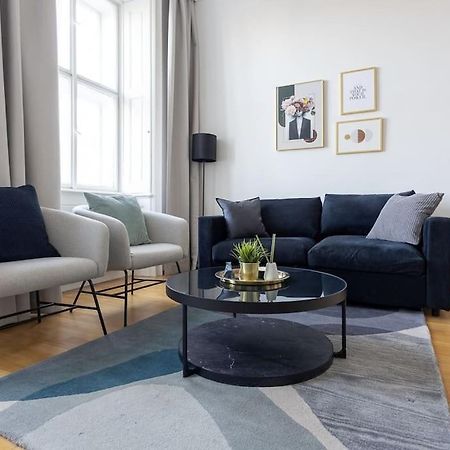 Franz 24 - Typical Viennese Apartment In The Heart Of Вена Экстерьер фото
