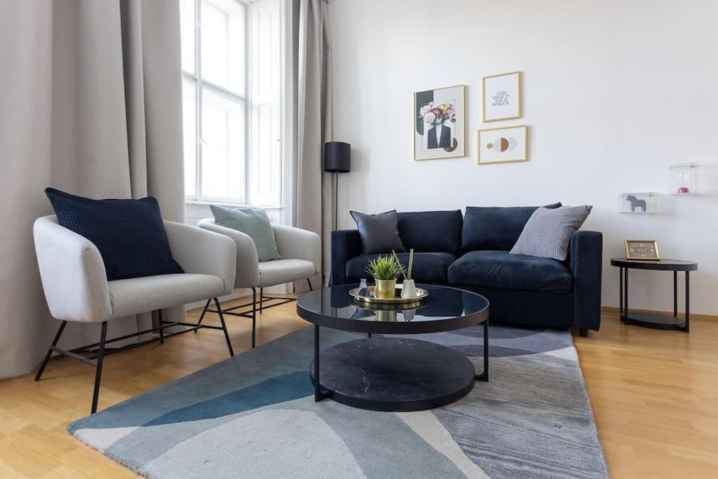 Franz 24 - Typical Viennese Apartment In The Heart Of Вена Экстерьер фото