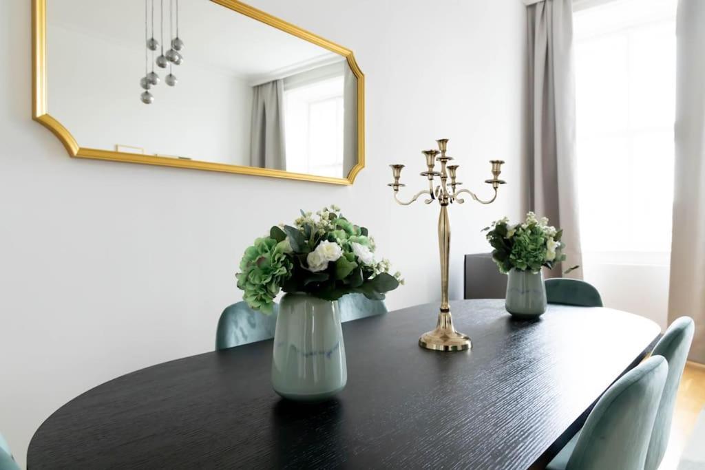 Franz 24 - Typical Viennese Apartment In The Heart Of Вена Экстерьер фото